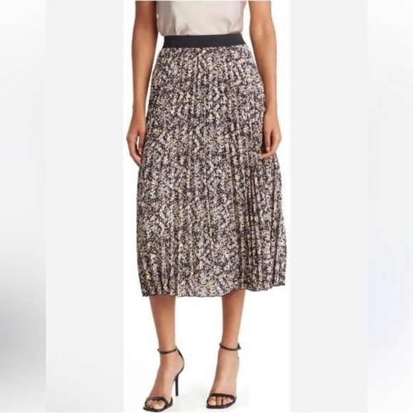 Vince Camuto Dresses & Skirts - MEDIUM VINCE Vince Camuto Ladies Pleated
Midi Skirt